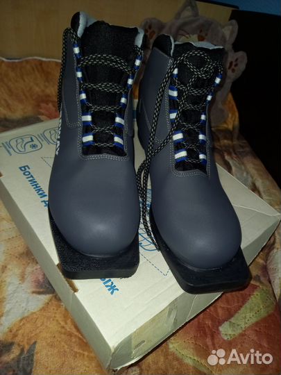 Лыжные ботинки