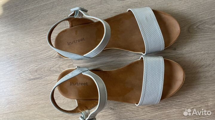 Босоножки новые