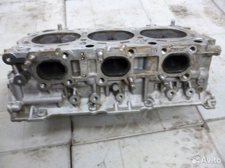 Головка блока цилиндров правая Infiniti Fx S50