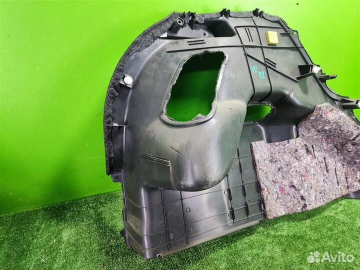 Обшивка багажника правая Toyota Yaris P90 2010