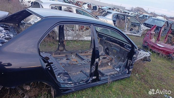 Мицубиси Лансер 9 правый порог. карниз