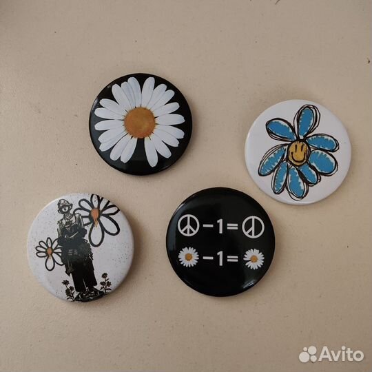 Значки с аниме(токийские мстители, атака титанов)