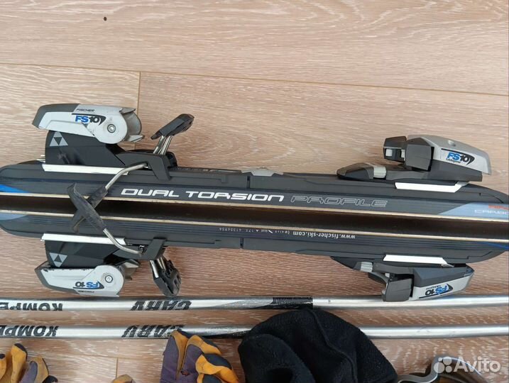 Лыжи горные с экипировкой