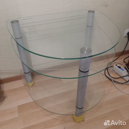 Бронь. Стол стеклянный