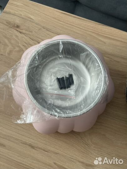 Игрушки и товары для собак и кошек в ассортименте