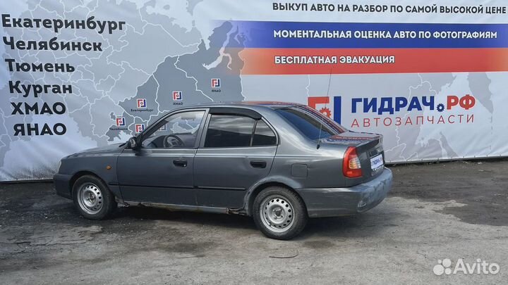 Пыльник двигателя боковой правый Hyundai Accent (L