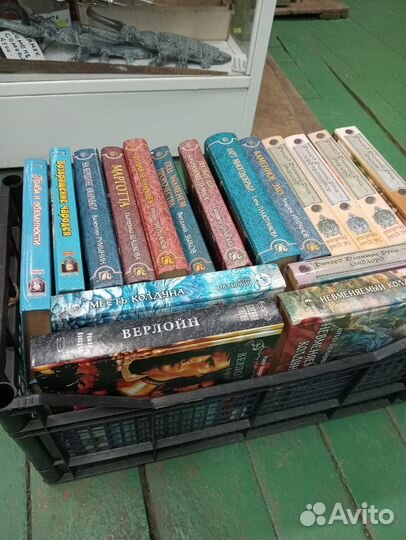 Книги фэнтези б/у коробкой
