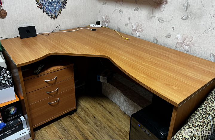 Компьютерный стол