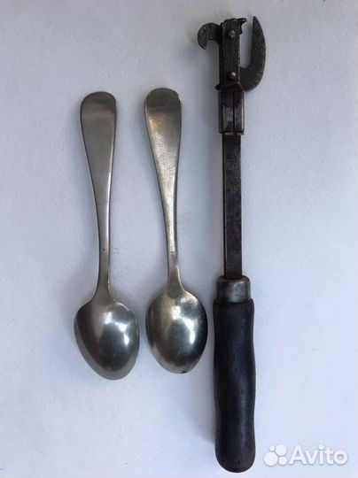 Консервный нож и ложки usa старинные
