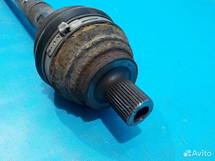 Привод колеса передний правый skoda Octavia A5 (1Z