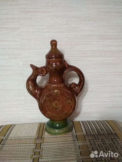 Декоративный керамический кувшин сувенир