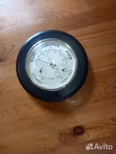 Барометр настенный