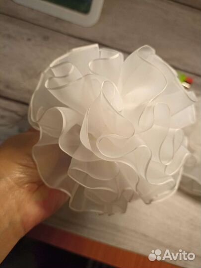 Большие белые банты на 1 сентября