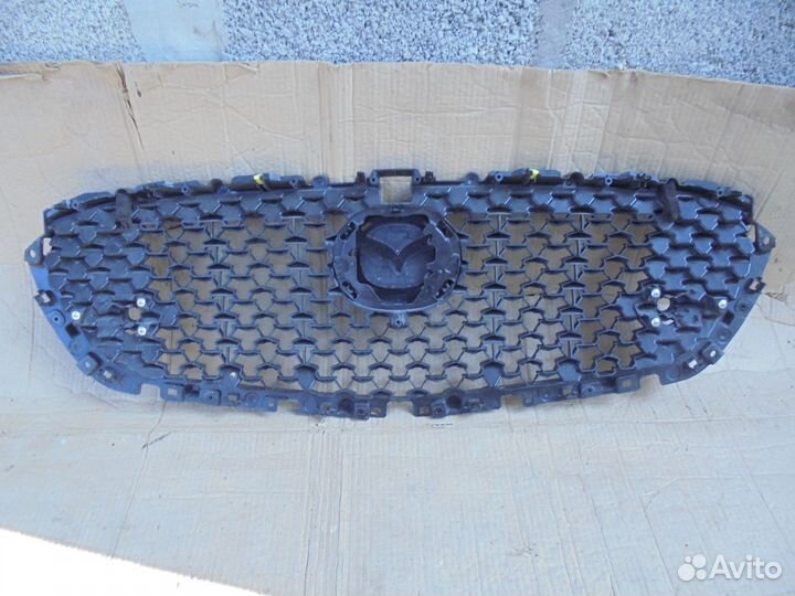 Решетка переднего бампера Mazda CX30