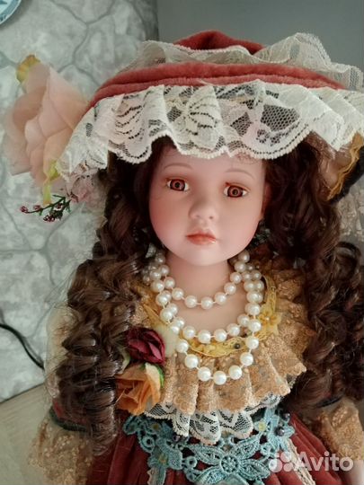 Кукла фарфоровая коллекционная