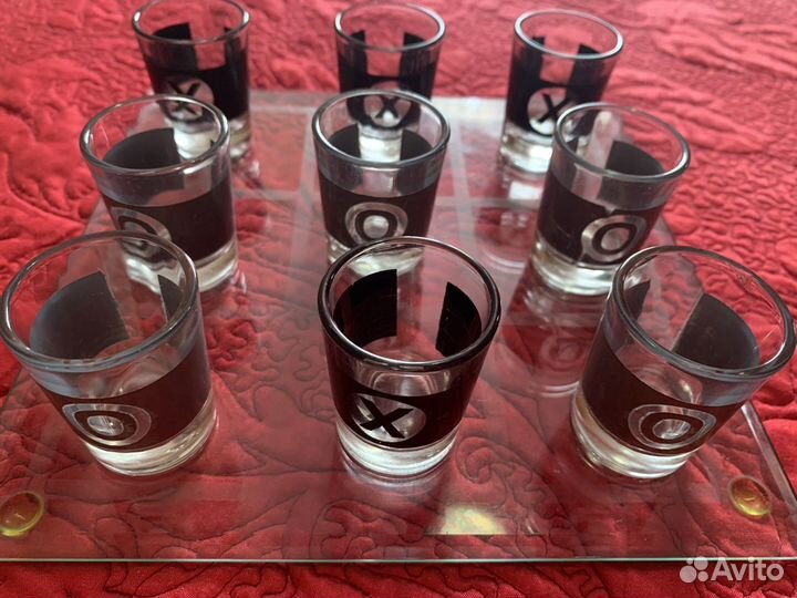 Рюмки на стеклянной подставке