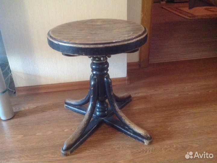 Продажа старинного крутящего стула