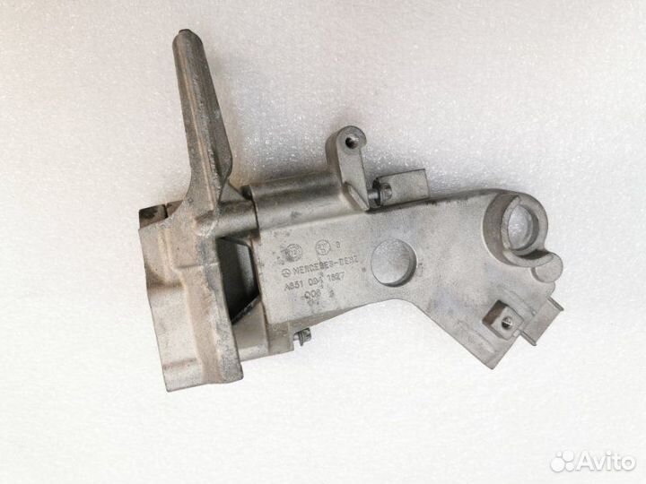 Кронштейн корпуса воздушного фильтра Mercedes-Benz