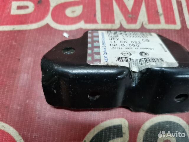 Кронштейн петли капота передний левый Opel Astra