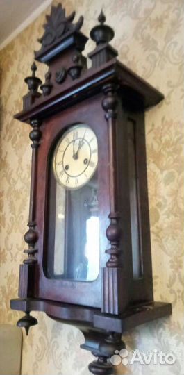 Старинные настенные часы с боем