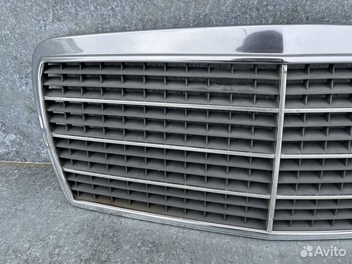 Решетка радиатора Mercedes W124