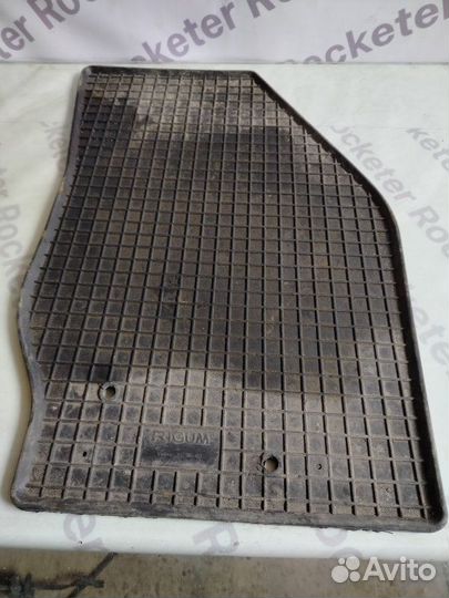 Коврик салона правый Volvo Xc90 2008