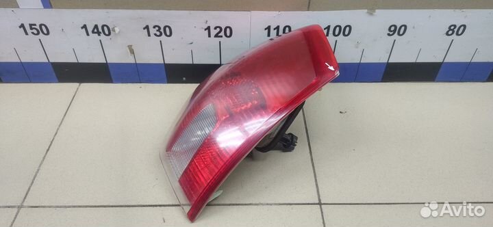 Фонарь задний наружный правый Kuga 2008-2012