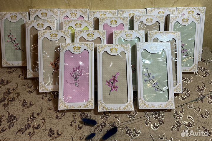 Полотенце кухонное в коробке вафельное с вышивкой