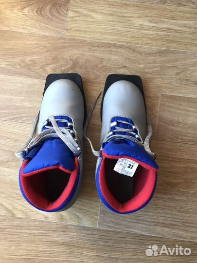 Ботинки лыжные