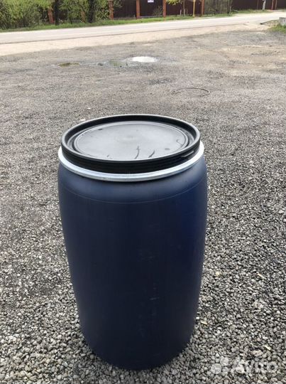 Бочка пластиковая с крышкой б/у 227л