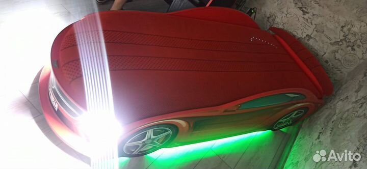 Детская кровать машина