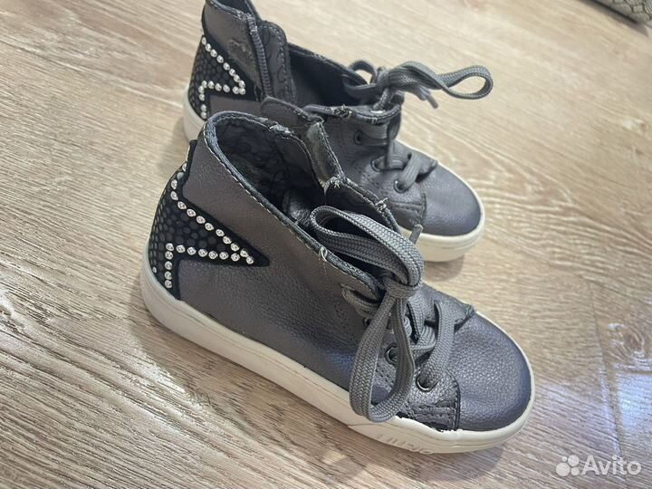 Кроссовки Reserved размер 26-27