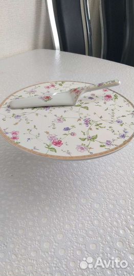 Тортница на ножке