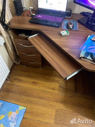 Компьютерный стол