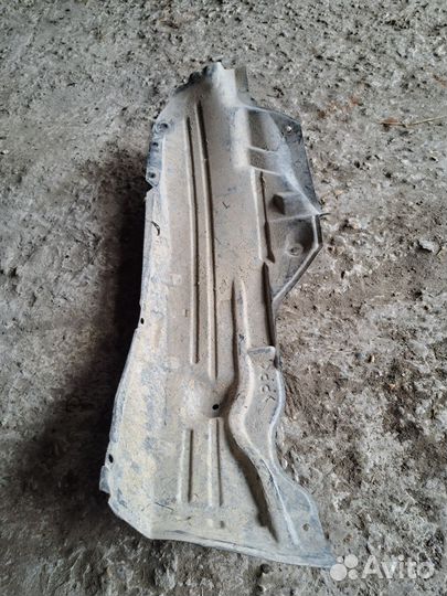 Подкрылок передний левый Nissan Fuga