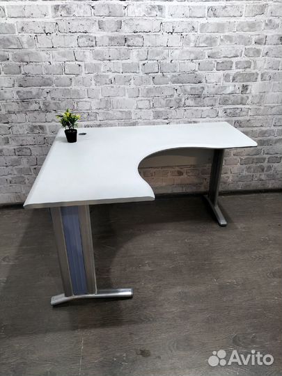 Стол компьютерный угловой