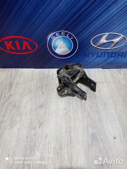 Кронштейн опора крепления кпп коробки передач Geel