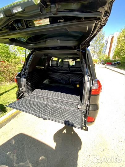 3D коврики в багажник Lexus LX