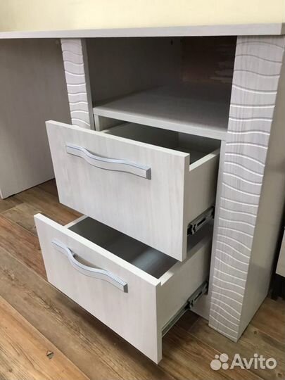 Стол письменный