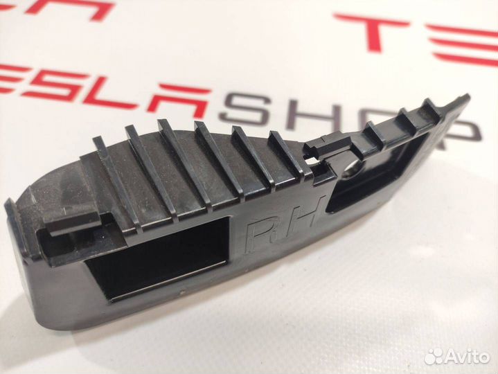 Кронштейн крепления фонаря Tesla Model 3 2019