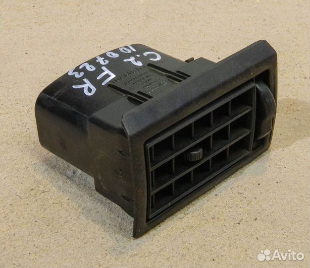 Дефлектор торпедо правый VW Golf 2