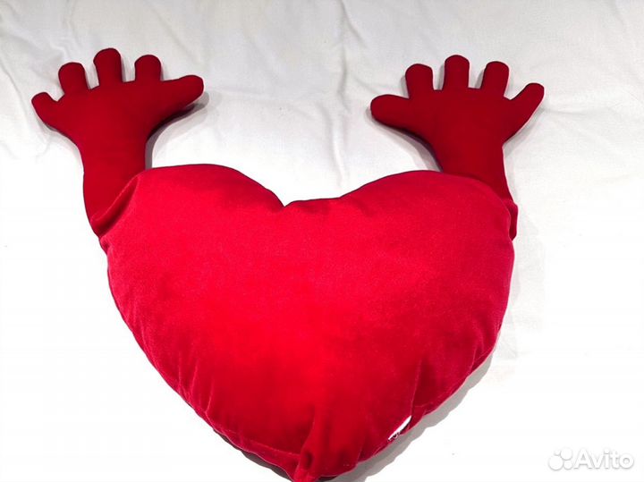 Подушка на диван Сердце с руками