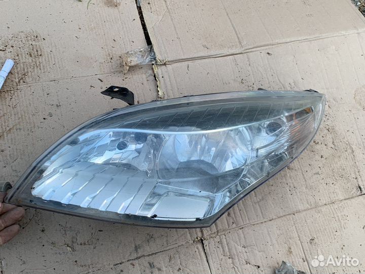 Фара левая laguna 3 рестаил под ремонт