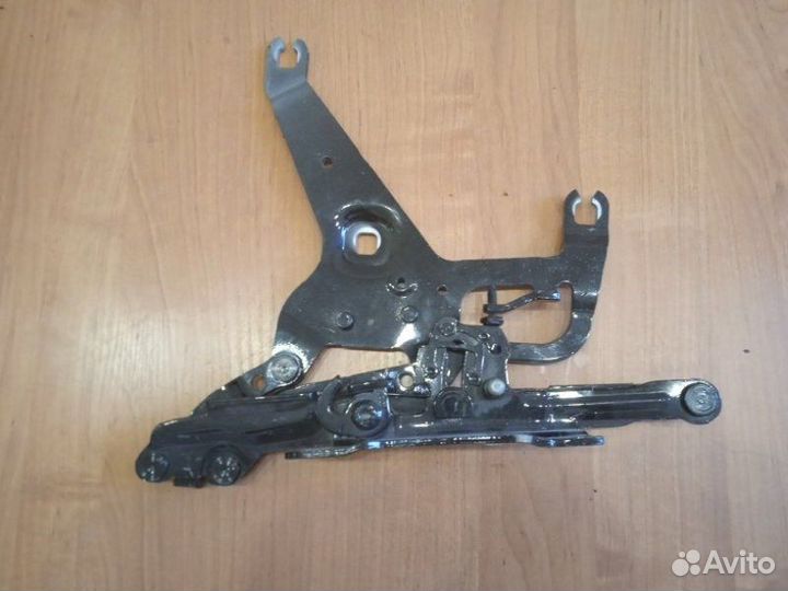 Петля капота правая Bmw X6 F16 4DX 4.0 2018