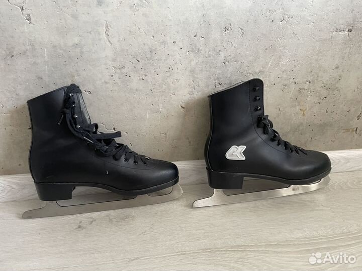 Коньки фигурные 44 размер