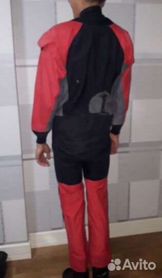 Сухой гидрокостюм