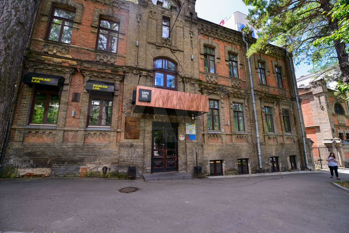 Здание, 1200 м²