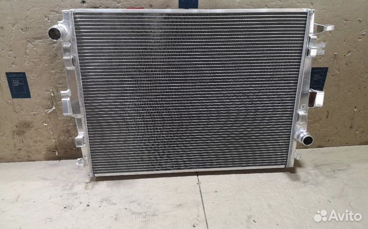 Радиатор двс Volkswagen toureg 2010 год
