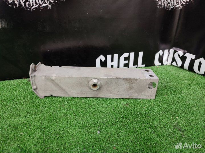 Кронштейн усилителя бампера передний правый Lexus