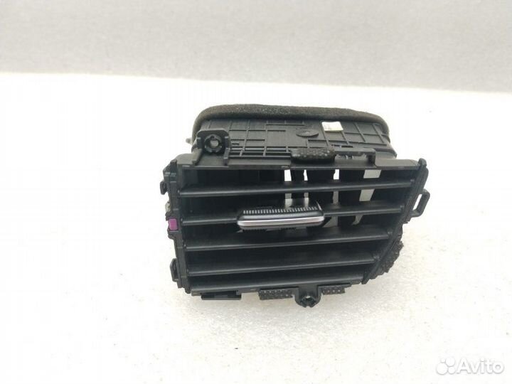 Дефлектор воздушный центральный правый Kia Ceed CD